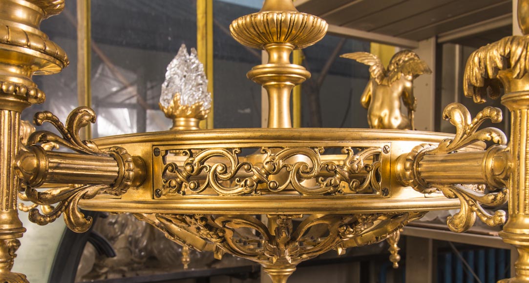 Beau lustre ancien de style Napoléon III aux Putti soutenant des tulipes Beau lustre ancien de style Napoléon III aux Putti soutenant des tulipes-4