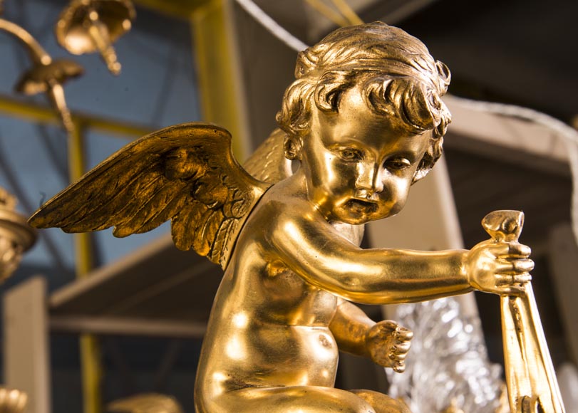 Beau lustre ancien de style Napoléon III aux Putti soutenant des tulipes Beau lustre ancien de style Napoléon III aux Putti soutenant des tulipes-6