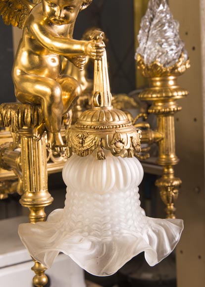 Beau lustre ancien de style Napoléon III aux Putti soutenant des tulipes Beau lustre ancien de style Napoléon III aux Putti soutenant des tulipes-7