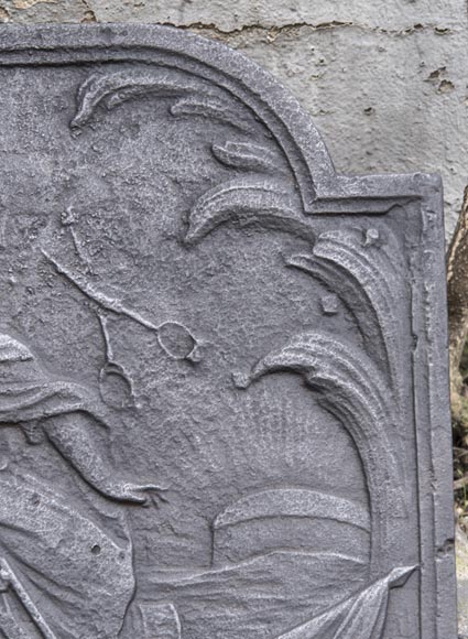 Plaque de cheminée ancienne à décor de Minerve Plaque de cheminée ancienne à décor de Minerve-2