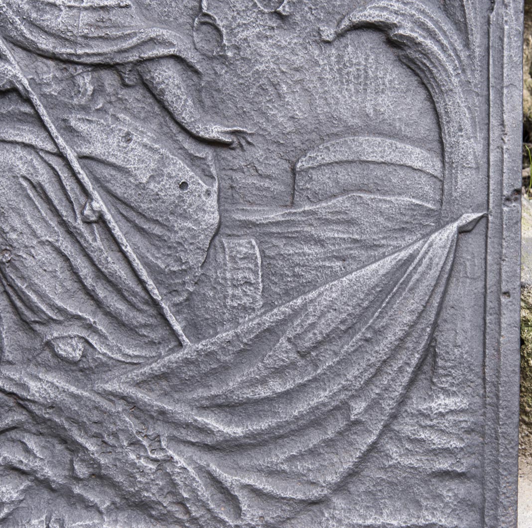 Plaque de cheminée ancienne à décor de Minerve Plaque de cheminée ancienne à décor de Minerve-4