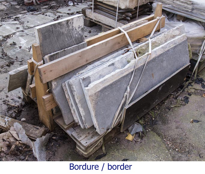 Sol en pierre marbrière et marbre composé de dalles bicolores du XVIIIe siècle Sol en pierre marbrière et marbre composé de dalles bicolores du XVIIIe siècle-2