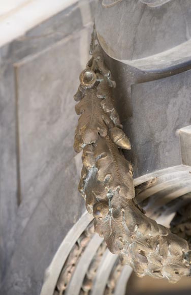 Console Napoléon III en marbre statuaire et marble Bleu Turquin à décors de bronzes Console Napoléon III en marbre statuaire et marble Bleu Turquin à décors de bronzes-8