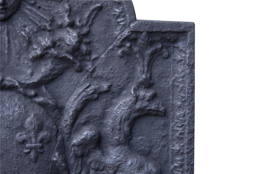 Plaque de cheminée moderne aux Armes de France et au Roi-Soleil Plaque de cheminée moderne aux Armes de France et au Roi-Soleil-3