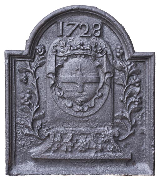 Plaque de cheminée aux armoiries de Paul-Jules de La Porte-Mazarin datée 1728 Plaque de cheminée aux armoiries de Paul-Jules de La Porte-Mazarin datée 1728-0