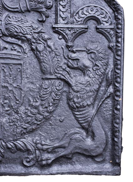 Plaque de cheminée du XVIIIe siècle aux Armes de France et aux lions Plaque de cheminée du XVIIIe siècle aux Armes de France et aux lions-4