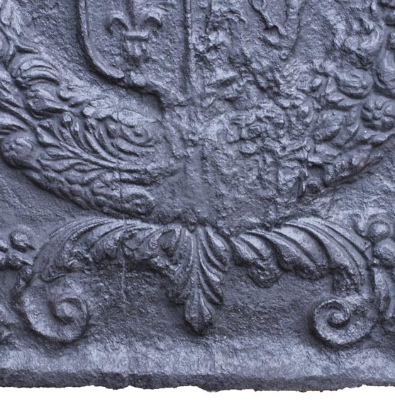 Plaque de cheminée du XVIIIe siècle aux Armes de France et aux lions Plaque de cheminée du XVIIIe siècle aux Armes de France et aux lions-5