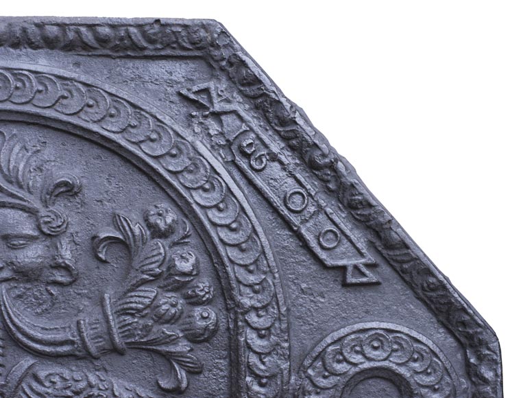 Plaque de cheminée du XVIIIe siècle aux Armes de France et aux lions Plaque de cheminée du XVIIIe siècle aux Armes de France et aux lions-6
