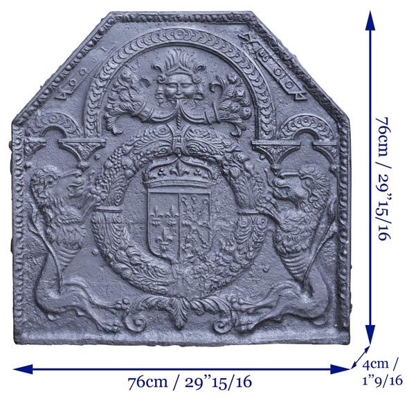 Plaque de cheminée du XVIIIe siècle aux Armes de France et aux lions Plaque de cheminée du XVIIIe siècle aux Armes de France et aux lions-8