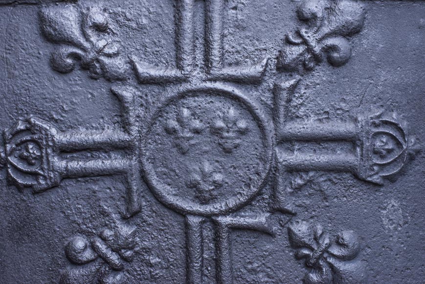 Plaque de cheminée du XVIIe siècle aux Armes de France Plaque de cheminée du XVIIe siècle aux Armes de France-2