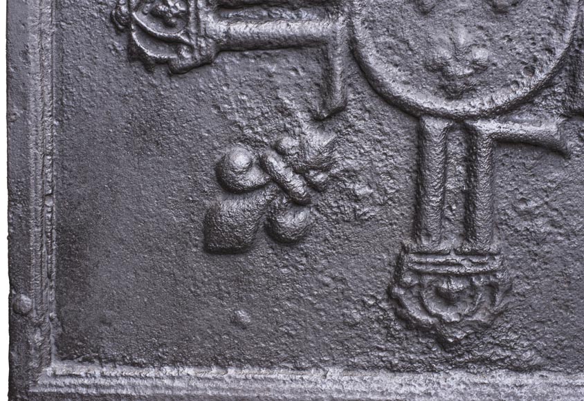 Plaque de cheminée du XVIIe siècle aux Armes de France Plaque de cheminée du XVIIe siècle aux Armes de France-3