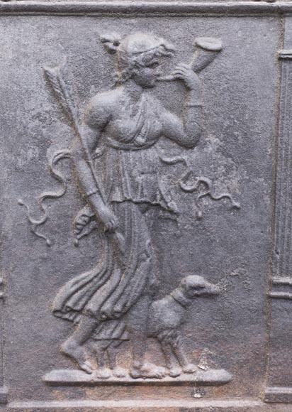 Plaque de cheminée moderne figurant Diane chasseresse Plaque de cheminée moderne figurant Diane chasseresse-1