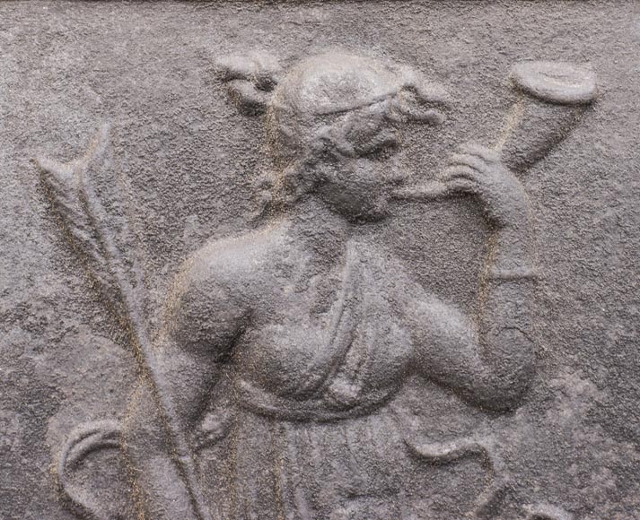 Plaque de cheminée moderne figurant Diane chasseresse Plaque de cheminée moderne figurant Diane chasseresse-2