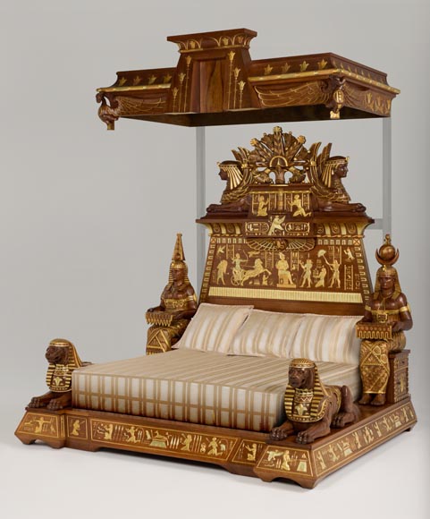 Louis MALARD, Chambre à coucher unique de style « rhamsésien » en noyer rehaussé de feuilles d’or, Exposition Universelle de 1889  Louis MALARD, Chambre à coucher unique de style « rhamsésien » en noyer rehaussé de feuilles d’or, Exposition Universelle de 1889-0