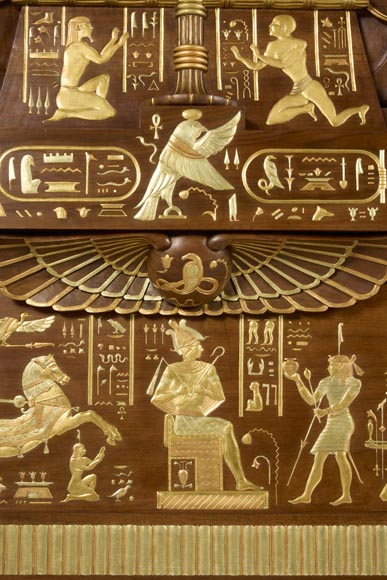 Louis MALARD, Chambre à coucher unique de style « rhamsésien » en noyer rehaussé de feuilles d’or, Exposition Universelle de 1889  Louis MALARD, Chambre à coucher unique de style « rhamsésien » en noyer rehaussé de feuilles d’or, Exposition Universelle de 1889-9