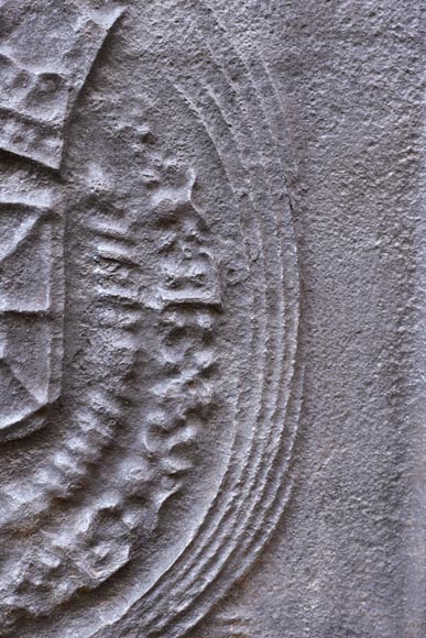 Plaque de cheminée du XVIIIe aux Armes de France et de Navarre Plaque de cheminée du XVIIIe aux Armes de France et de Navarre-3