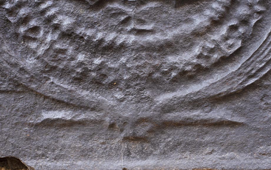 Plaque de cheminée du XVIIIe aux Armes de France et de Navarre Plaque de cheminée du XVIIIe aux Armes de France et de Navarre-4