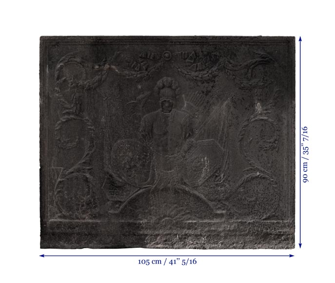 Plaque de cheminée ancienne de style Empire au trophée militaire Plaque de cheminée ancienne de style Empire au trophée militaire-7