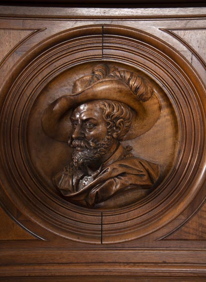 Buffet de style Néo-Renaissance en noyer sculpté à décor de portraits dans des médaillons Buffet de style Néo-Renaissance en noyer sculpté à décor de portraits dans des médaillons-6