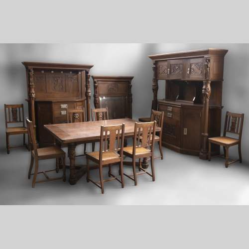 Salle à manger en chêne, décor inspiré de la mythologie nordique