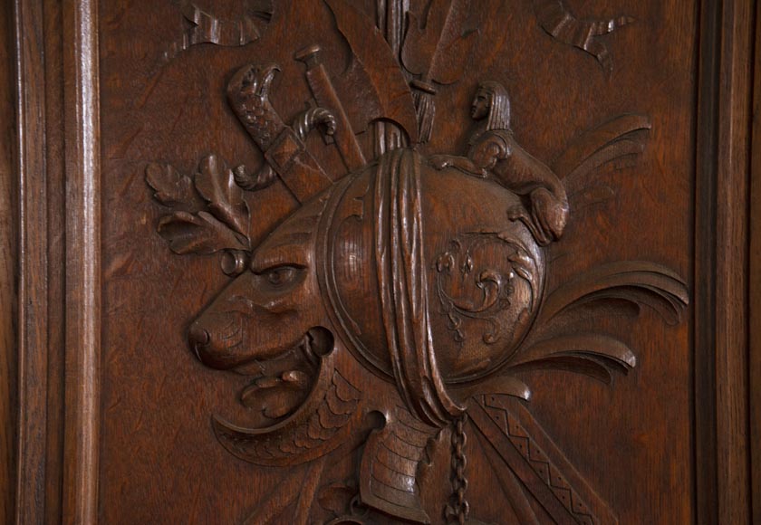 Double porte en chêne sculpté à décor de trophées militaires Double porte en chêne sculpté à décor de trophées militaires-5