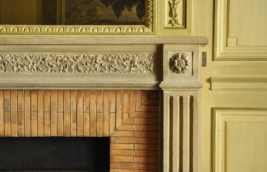 Belle pièce de boiserie de style Louis XVI avec sa cheminée en pierre et une huile sur toile représentant une marine Belle pièce de boiserie de style Louis XVI avec sa cheminée en pierre et une huile sur toile représentant une marine-12