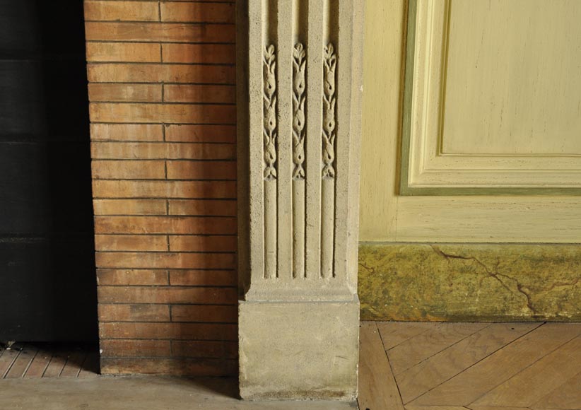 Belle pièce de boiserie de style Louis XVI avec sa cheminée en pierre et une huile sur toile représentant une marine Belle pièce de boiserie de style Louis XVI avec sa cheminée en pierre et une huile sur toile représentant une marine-13