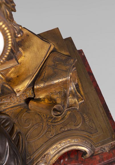 Maison Denière - Pendule en bronze patiné et doré symbolisant Uranie Maison Denière - Pendule en bronze patiné et doré symbolisant Uranie-7