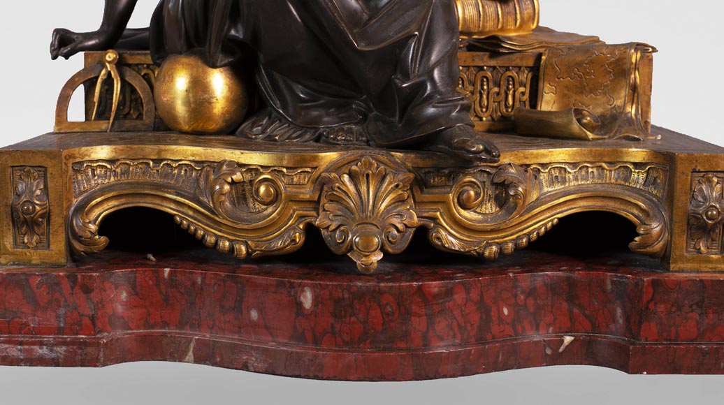 Maison Denière - Pendule en bronze patiné et doré symbolisant Uranie Maison Denière - Pendule en bronze patiné et doré symbolisant Uranie-8