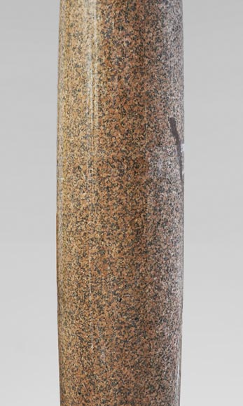 Paire de colonnes anciennes en granit Paire de colonnes anciennes en granit-3