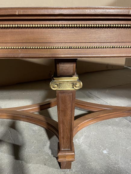 Grande table de style Louis XVI en décor de bronze et placage Grande table de style Louis XVI en décor de bronze et placage-7