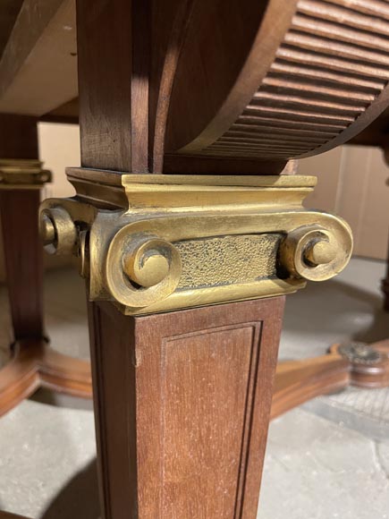 Grande table de style Louis XVI en décor de bronze et placage Grande table de style Louis XVI en décor de bronze et placage-9