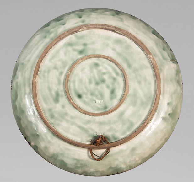 Théodore DECK (1823-1891) - Plat rond en céramique à décor oriental d'un vase fleuri et rinceaux feuillagés sur fond jaune Théodore DECK (1823-1891) - Plat rond en céramique à décor oriental d'un vase fleuri et rinceaux feuillagés sur fond jaune-6