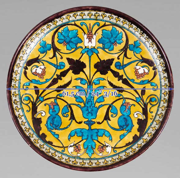 Théodore DECK (1823-1891) - Plat rond en céramique à décor oriental d'un vase fleuri et rinceaux feuillagés sur fond jaune Théodore DECK (1823-1891) - Plat rond en céramique à décor oriental d'un vase fleuri et rinceaux feuillagés sur fond jaune-8