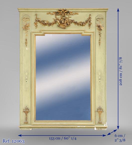 Beau trumeau ancien de style Louis XVI à décor de panier et fleurs en stuc doré et laqué vert Beau trumeau ancien de style Louis XVI à décor de panier et fleurs en stuc doré et laqué vert-7