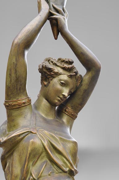 Femme à l'amphore, statue en fonte de fer à patine bronze par la fonderie Durenne, XIXè siècle Femme à l'amphore, statue en fonte de fer à patine bronze par la fonderie Durenne, XIXè siècle-1