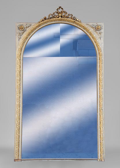 Grand trumeau ancien de style Louis XVI à décor de rubans noués et fleurs Grand trumeau ancien de style Louis XVI à décor de rubans noués et fleurs-0