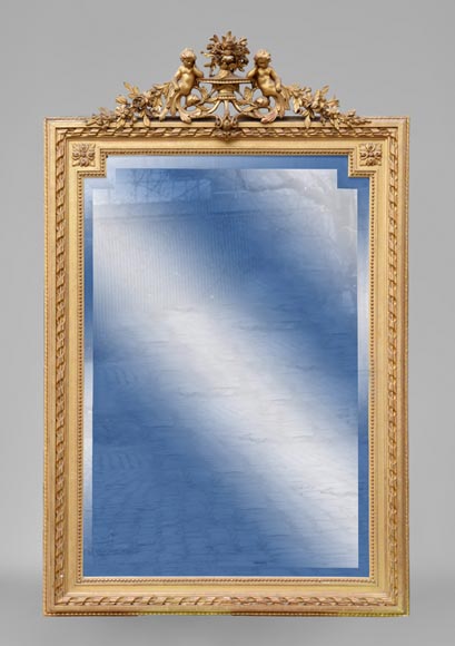 Beau trumeau ancien de style Napoléon III à décor de putti et fleurs en stuc doré Beau trumeau ancien de style Napoléon III à décor de putti et fleurs en stuc doré-0