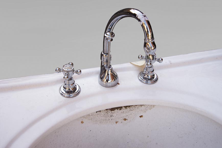 Lavabo en faïence à deux pieds Lavabo en faïence à deux pieds-5