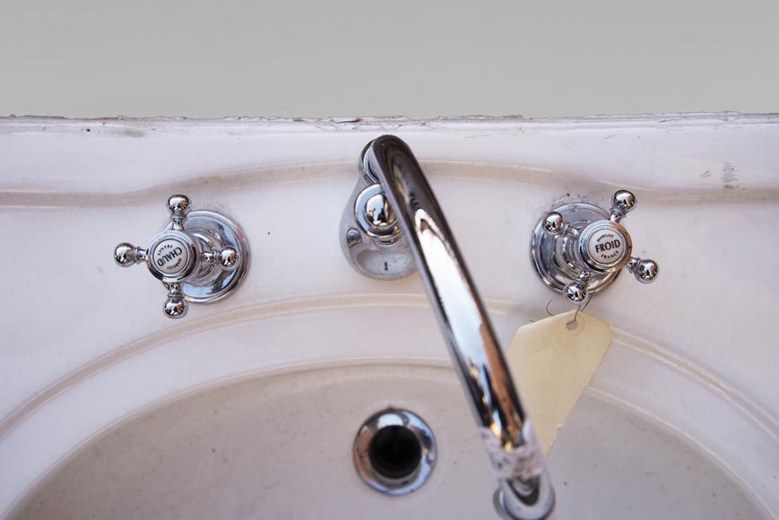 Lavabo en faïence à deux pieds Lavabo en faïence à deux pieds-6