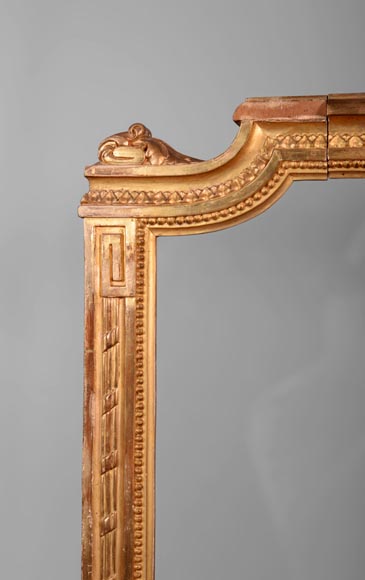 Rare pare-étincelles ancien en bois et stuc doré de style Louis XVI Rare pare-étincelles ancien en bois et stuc doré de style Louis XVI-2