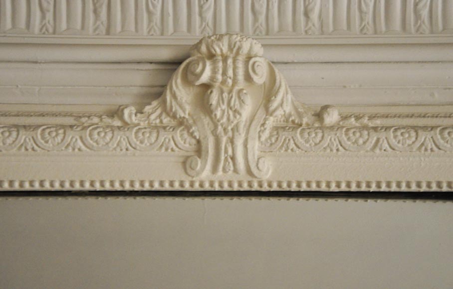 Petit trumeau peint en blanc aux rosaces Petit trumeau peint en blanc aux rosaces-1