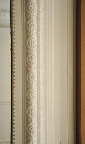 Petit trumeau peint en blanc aux rosaces Petit trumeau peint en blanc aux rosaces-3