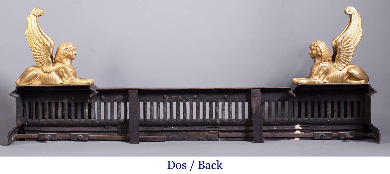 Barre de chenets aux sphinx ailés en bronze à deux patines Barre de chenets aux sphinx ailés en bronze à deux patines-10