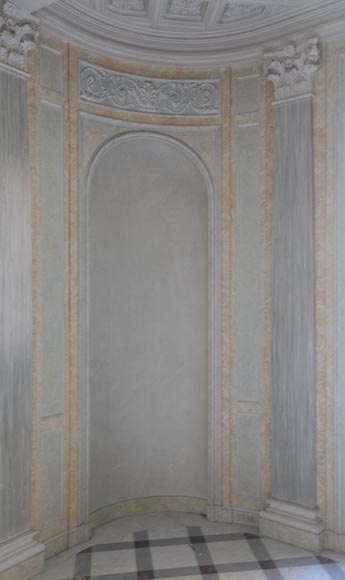 Belle pièce de boiserie de style Louis XVI à décor architecturé inspiré de l’antique, fin du XXe siècle  Belle pièce de boiserie de style Louis XVI à décor architecturé inspiré de l’antique, fin du XXe siècle -3