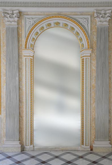 Belle pièce de boiserie de style Louis XVI à décor architecturé inspiré de l’antique, fin du XXe siècle  Belle pièce de boiserie de style Louis XVI à décor architecturé inspiré de l’antique, fin du XXe siècle -4