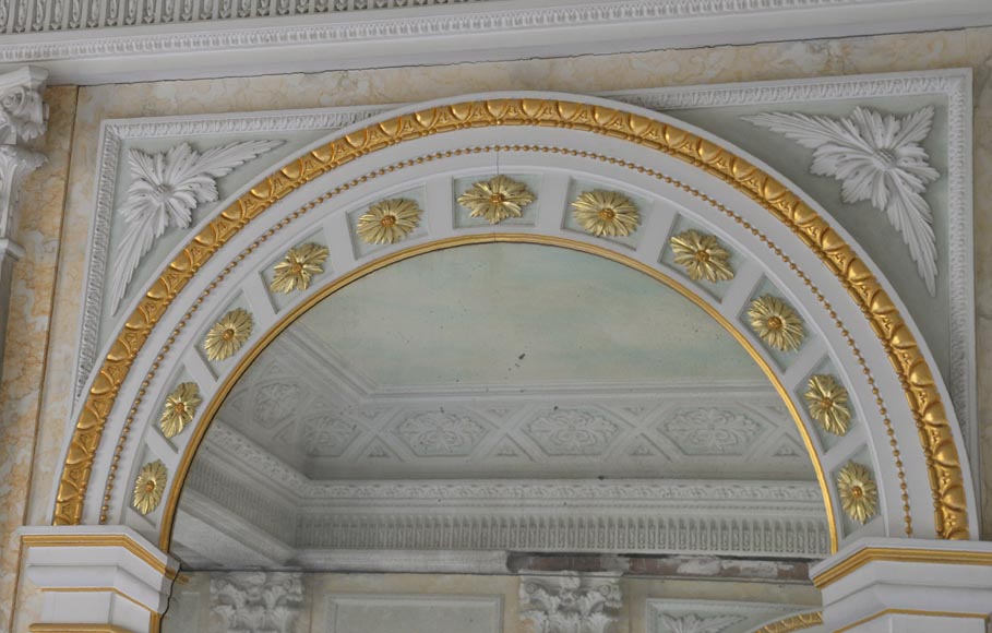 Belle pièce de boiserie de style Louis XVI à décor architecturé inspiré de l’antique, fin du XXe siècle  Belle pièce de boiserie de style Louis XVI à décor architecturé inspiré de l’antique, fin du XXe siècle -5