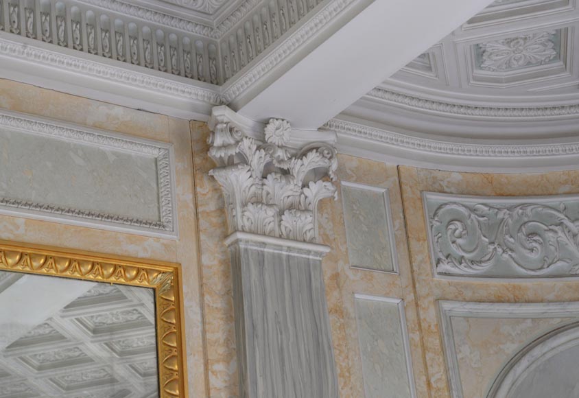 Belle pièce de boiserie de style Louis XVI à décor architecturé inspiré de l’antique, fin du XXe siècle  Belle pièce de boiserie de style Louis XVI à décor architecturé inspiré de l’antique, fin du XXe siècle -9