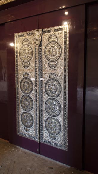 Paire de double-portes coulissantes laquées à décor de nacre Paire de double-portes coulissantes laquées à décor de nacre-1