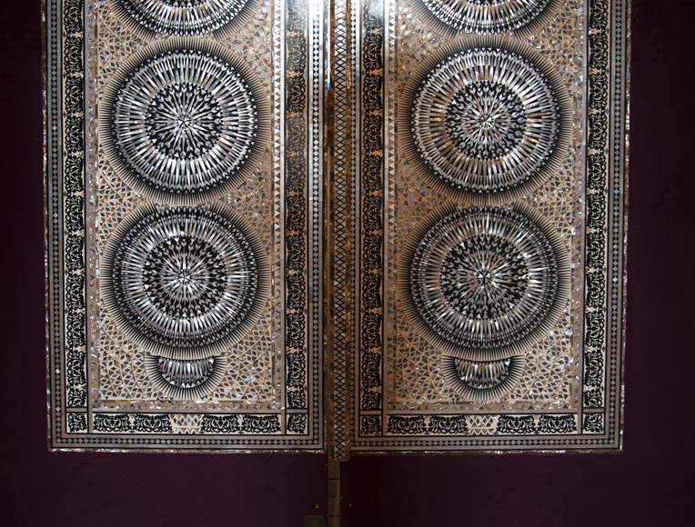 Paire de double-portes coulissantes laquées à décor de nacre Paire de double-portes coulissantes laquées à décor de nacre-10